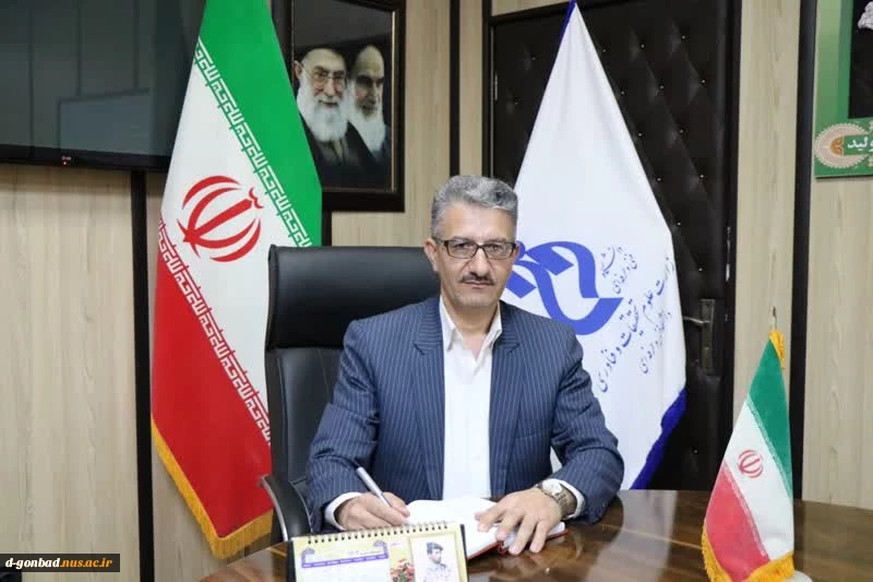 همه هست آرزویم که بیینم از تو رویی
چه زیان تو را که من هم برسم به آرزویی 2