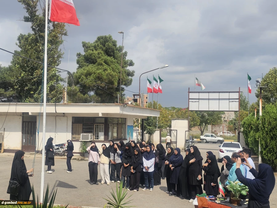 مراسم اهتزاز پرچم مقدس جمهوری اسلامی ایران در آموزشکده ملی مهارت دختران گنبد در آغاز سال تحصیلی 3
